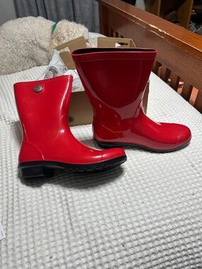 UGG Red Glossy Short Rain Boots